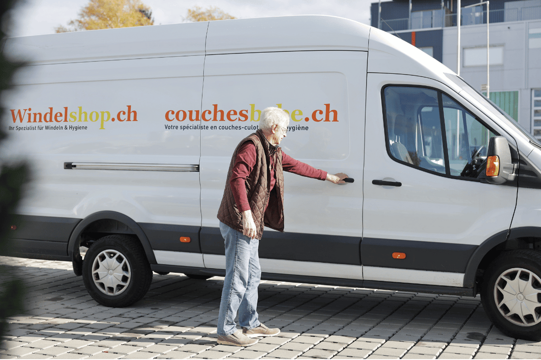 En route avec Colin, notre coursier en couches: un voyage à travers la Suisse