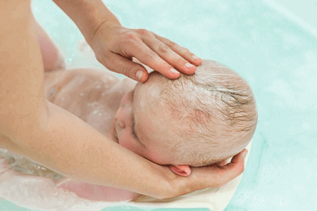 Soigner les cheveux de bébé
